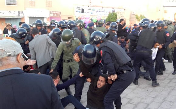 Saharaui amenazado por la policía marroquí si pedía asilo en España, está pendiente del reexamen de su solicitud de asilo, dos veces denegada, para evitar ser deportado a Marruecos