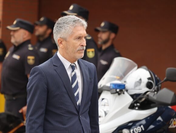 Interior devolverá a Marruecos a diez activistas saharauis retenidos en Barajas, cinco de ellos en huelga de hambre | Público