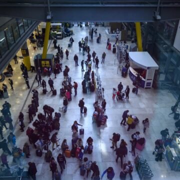 Sáhara Occidental | 30 saharauis permanecen en el Aeropuerto de Barajas a la espera de respuesta a sus peticiones de asilo – El Salto