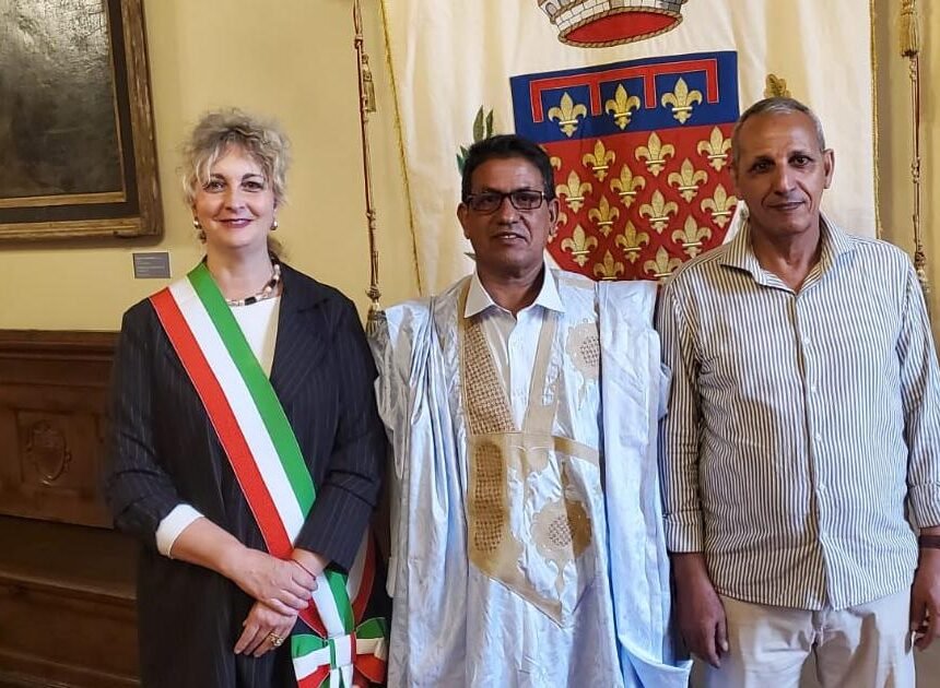 chiara-bartalini-con-el-alcalde-bl El Alcalde de Bir Lehlu continua su gira por la región italiana de Toscana | Sahara Press Service (SPS)