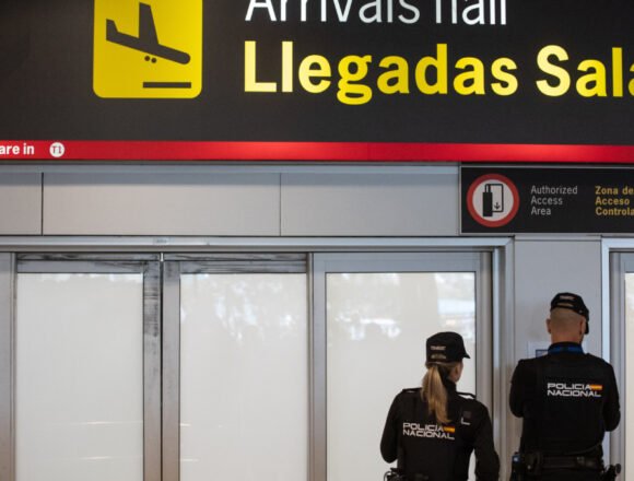 Segunda jornada de huelga: Varias decenas de saharauis solicitantes de asilo se declaran en huelga de hambre en Barajas ante el aluvión de denegaciones