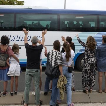 Los niños saharauis se despiden de Navarra tras pasar las vacaciones en paz – Diario de Noticias