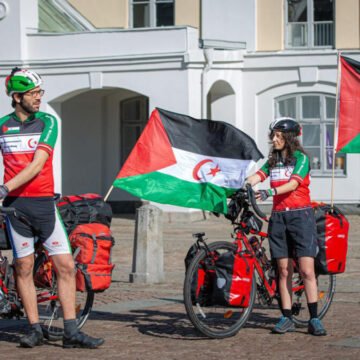 Una pareja recorre casi 50.000 kilómetros en solidaridad con el Sahara | Periodistas en Español