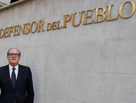 1647601383090 El Defensor del Pueblo solicita la autorización de entrada en España de los saharauis que se encuentran en Barajas mientras se estudia el procedimiento de apatridia