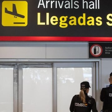 DEPORTACIONES de SAHARAUIS | Cuatro solicitantes de asilo se fugan de las salas de inadmitidos del aeropuerto de Barajas – El Diario