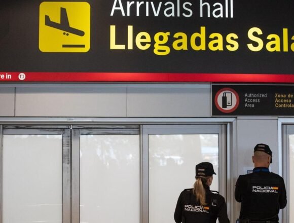DEPORTACIONES de SAHARAUIS | Cuatro solicitantes de asilo se fugan de las salas de inadmitidos del aeropuerto de Barajas – El Diario