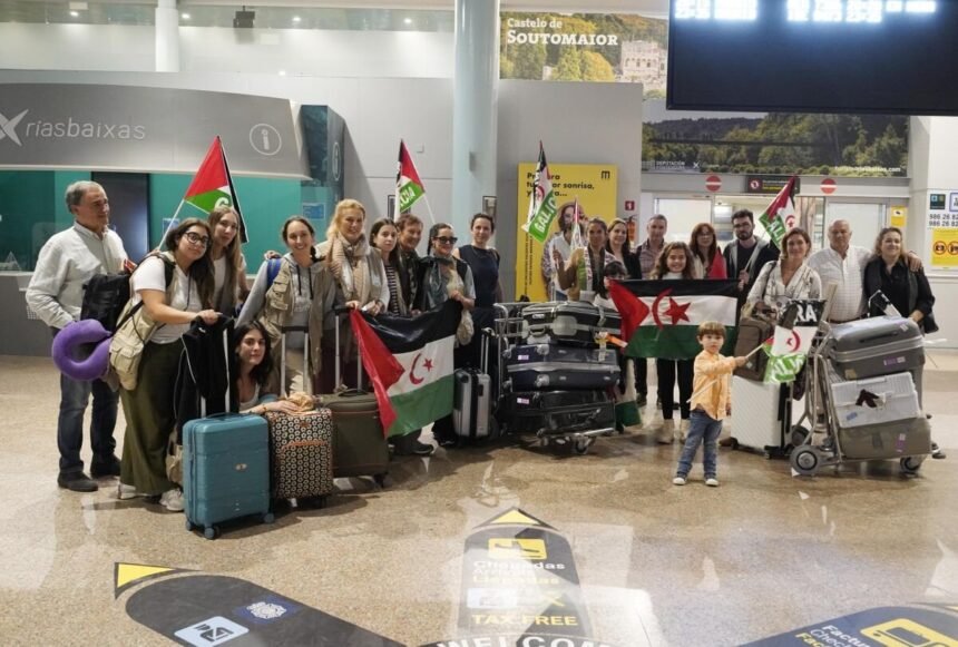 Un vuelo cargado de solidaridad con el Sahara llega a Vigo