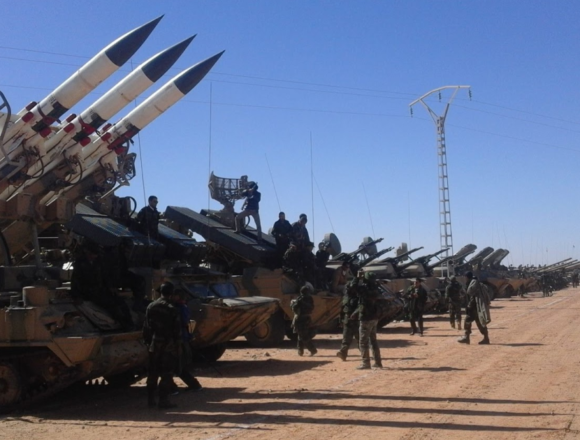 GUERRA DEL SAHARA | El ejército saharaui ataca el puesto de mando de las fuerzas de intervención enemigas en el sector de Hauza | Sahara Press Service (SPS)