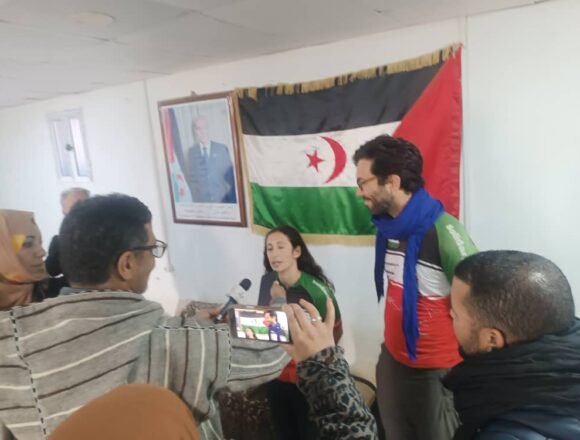 Ciclistas suecos: un viaje en bicicleta de 30.000 km para concienciar sobre las luchas del pueblo saharaui | Sahara Press Service (SPS)