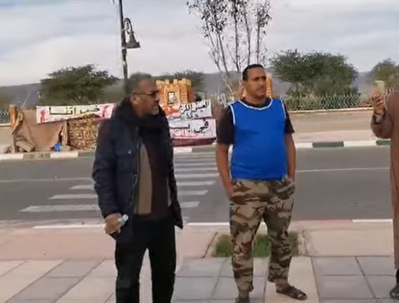 CODESA: Ali Salem Tamek en la protesta solidaria en apoyo a los jóvenes saharauis desempleados frente a la “Prefectura de Assa”