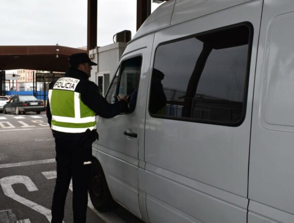 Aduanas de Ceuta y Melilla registran dos nuevos pasos de mercancías Melilla acusa al Gobierno central de querer reabrir la aduana aceptando las condiciones de Marruecos