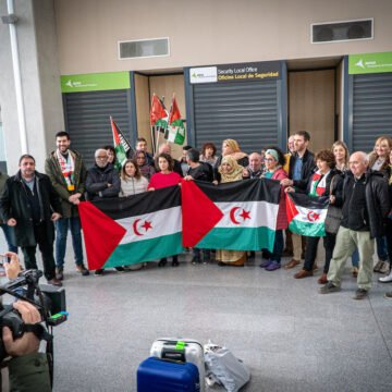 Delegación vasca expulsada de El AAIUN ocupado, a su llegada al aeropuerto de Noáin, califica de «inaceptable» el veto de Marruecos a su presencia en el Sahara