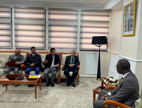 El Ministro de Juventud argelino recibe a una delegación de la República Árabe Saharaui Democrática – Algérie Presse Service