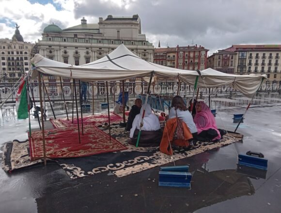 Campaña+Oporrak+bakean+2023 EL AYUNTAMIENTO DE BILBAO ANIMA A PARTICIPAR A LAS FAMILIAS EN EL PROGRAMA “VACACIONES EN PAZ” PARA ACOGER A MENORES REFUGIADOS SAHARAUIS, CON UNA JORNADA INFORMATIVA EL PRÓXIMO SÁBADO 15 DE FEBRERO