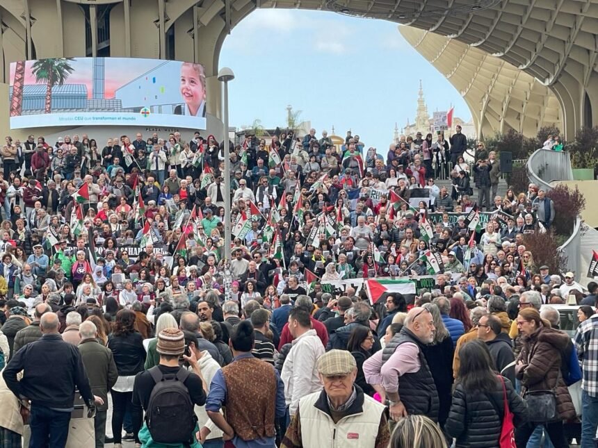 ‘1.000 voces por la paz’ se juntan en Sevilla para pedir el fin de la ocupación de Palestina y el Sáhara Occidental