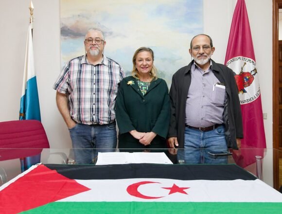 convenio-pueblo-saharaui-Alberto-Negrin-Inmaculada-Gonzalez-Alisalem-Sidi-Zein La ULL colaborará con la Asociación del Pueblo Saharaui en docencia y prácticas del alumnado – ULL – Noticias