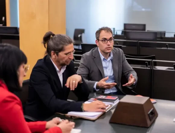 5956213955959572307-1 IU aprueba en la Comisión de Cooperación dos iniciativas en apoyo de los campamentos saharauis y un banco público de cooperación