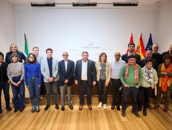 El Parlamento de Navarra acoge la conmemoración del 49 aniversario de la proclamación de la República Árabe Saharaui Democrática