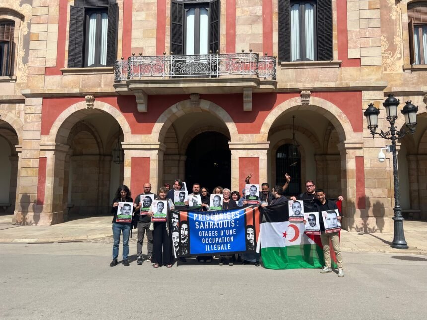 La #MarchaLibertadSaharaui es recibida en la sede del Parlamento catalán
