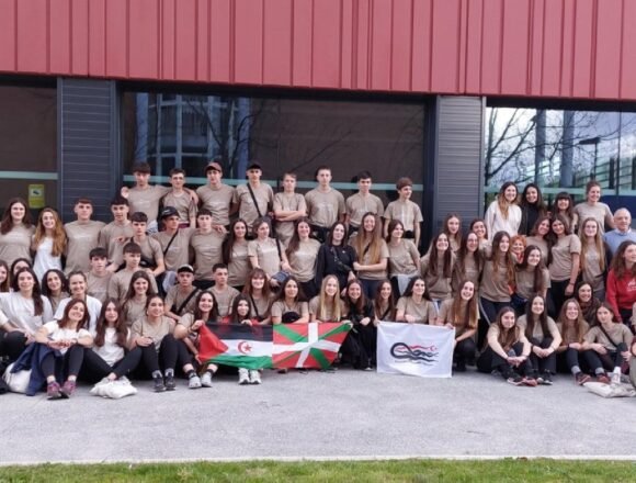 61 jóvenes de Zumaia, rumbo a los campamentos de refugiados saharauis | El Diario Vasco