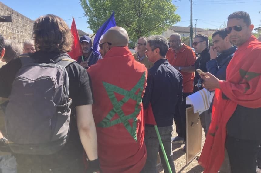 67f41b33e4b588990c8b45da Con motivo de la visita a Poitiers de la #MarchaLibertadSaharaui veinticinco manifestantes marroquíes acudieron para protestar contra su llegada – La Nouvelle Republique