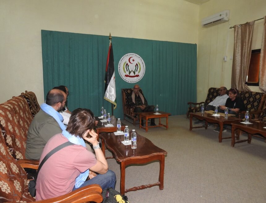 El Presidente de la República Saharaui recibe a una delegación de activistas solidarios catalanes 