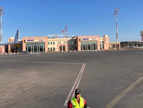 La Comisión Europea dice defender la libertad de prensa tras la expulsión de periodistas españoles del Sáhara por Marruecos