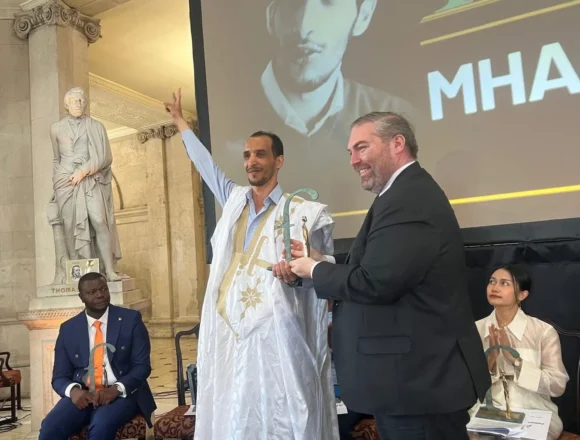 Abogado saharaui de DDHH al que Marruecos no permite ejercer recibe premio internacional