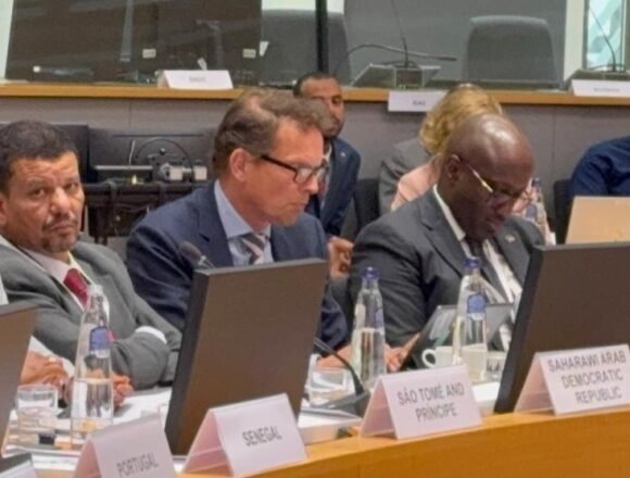 El Ministro de Relaciones Exteriores saharaui reafirma la importancia de la paz y la justicia para el desarrollo durante la reunión ministerial UA-UE en Bruselas