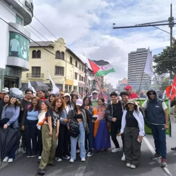 Estudiantes universitarios y solidarios ecuatorianos apoyan causa saharaui en marcha por los trabajadores | Sahara Press Service (SPS)