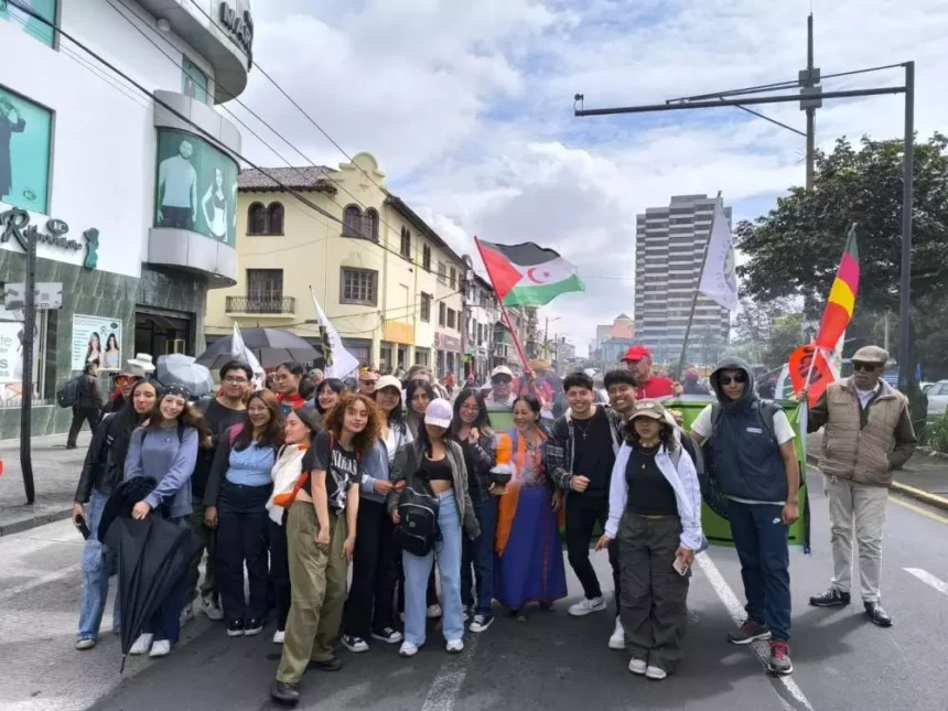 Estudiantes universitarios y solidarios ecuatorianos apoyan causa saharaui en marcha por los trabajadores | Sahara Press Service (SPS)