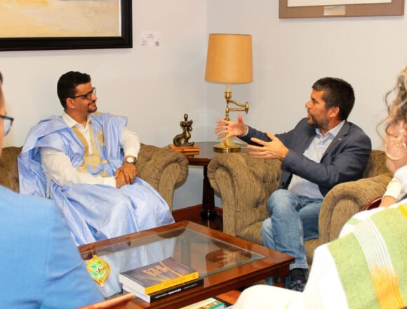 El rector de la universidad saharaui de Tifariti visita la Universidad de La Laguna
