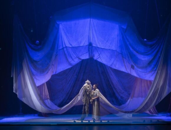 Un Sahara en carne (y memoria) viva se hace con el Teatro Pérez Galdós