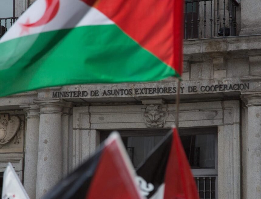 europapress-5111159-june-18-2021-madrid-madrid-spain-sahrawi-flags-fly-at-the-gates-of-the La ruta de expulsiones a Marruecos se hace por El Aaiún, la capital saharaui, con el beneplácito del Gobierno | ElNacional-cat