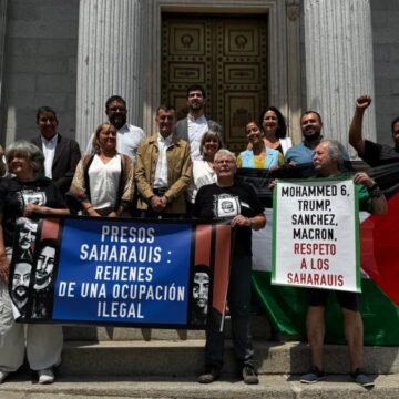 Sumar pide sin éxito a Albares que condene la expulsión de Marruecos de una marcha de activistas prosaharauis