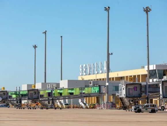 2025070412123873121 VACACIONES EN PAZ 2025 EN MARCHA | El aeropuerto de Sevilla acoge la operativa del programa ‘Vacaciones en Paz’ para 540 niños refugiados saharauis