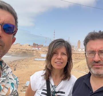 EQUIPE MEDIA: Marruecos ha expulsado hoy, 8 de julio, a dos periodistas y un activista de apoyo al Sáhara Occidental. Los expulsados son la periodista Leonor Suárez, Óscar Allende -director del medio digital El Faradio- y Raúl Conde.