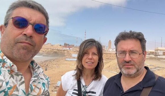 EQUIPE MEDIA: Marruecos ha expulsado hoy, 8 de julio, a dos periodistas y un activista de apoyo al Sáhara Occidental. Los expulsados son la periodista Leonor Suárez, Óscar Allende -director del medio digital El Faradio- y Raúl Conde.