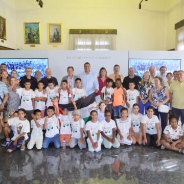 Piscina, patatas fritas y pintar: Lo que más «les gusta» hacer a los niños saharauis de «vacas» en Zaragoza