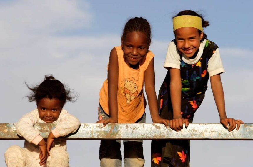 Llegan a Extremadura los niños y niñas saharahuis acogidos al proyecto “Vacaciones en Paz” – Onda Cero Sur Extremadura