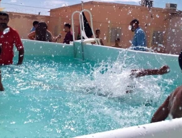 f-kvkw5waaa-mm-e1751478545620-1200x675-1 Piscinas solidarias de Fluidra mejoran la vida de los refugiados saharauis en los campamentos, uno de los lugares más inhóspitos del planeta -Francisco Carrión en EL INDEPENDIENTE