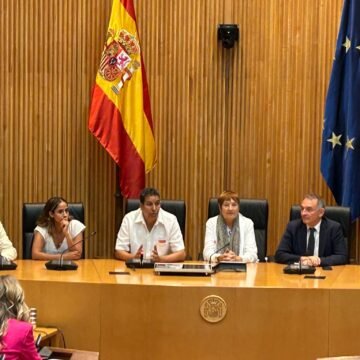El Congreso de los Diputados recibe a menores saharauis del programa «Vacaciones en Paz 2025»