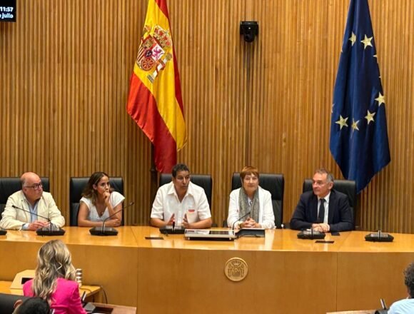 El Congreso de los Diputados recibe a menores saharauis del programa «Vacaciones en Paz 2025»