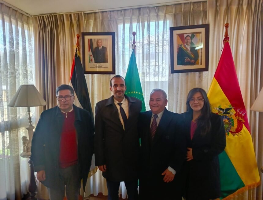mbairik_abdalla_y_el_rector_de_la_universidad_union_bolivariana_pedro_quiroz_calle Embajada de la RASD en Bolivia promueve lazos de cooperación académica con la Universidad Unión Bolivariana | Sahara Press Service (SPS)