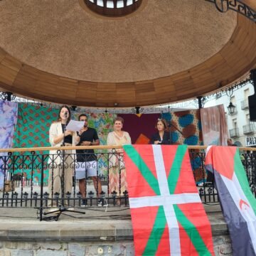 Representantes municipales reciben a niñas y niños saharauis que han venido a pasar el verano – Azkoitia Udala