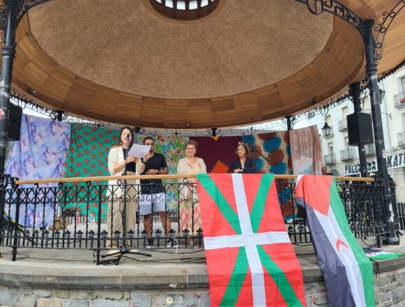 Representantes municipales reciben a niñas y niños saharauis que han venido a pasar el verano – Azkoitia Udala