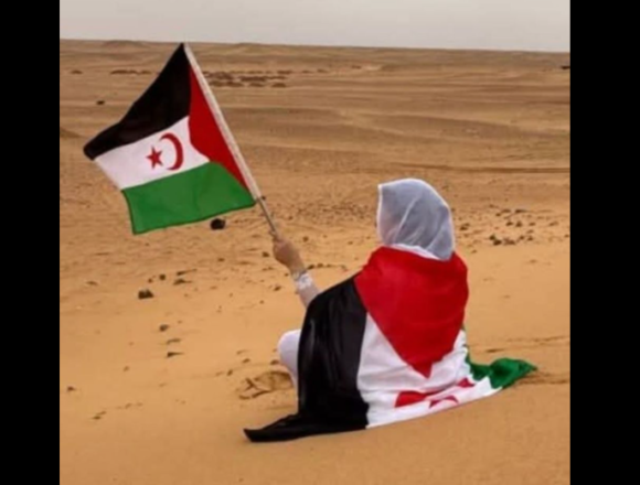 DICHO DE OTRA MANERA. Como dice un viejo refrán saharaui: “Eli ebga yaglab sahbu, idjen e3lih”, (quien quiera vencer a su contrario, que se haga el loco) – Bachir Lehdad
