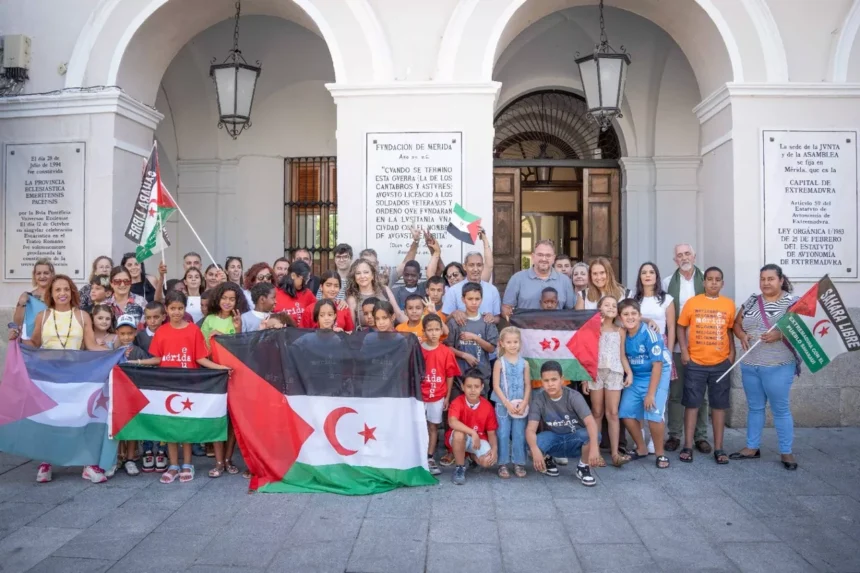 Autoridades extremeñas reciben grupo de menores saharauis del Programa “Vacaciones en Paz 2025”