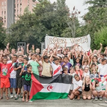 Caluroso adiós a los niños y niñas saharauis del programa Oporrak Bakean en Lasarte-Oria