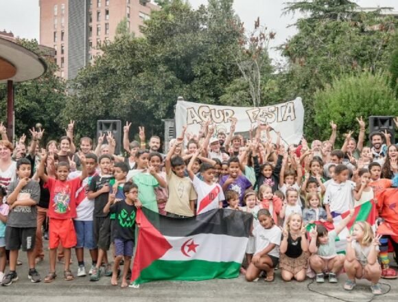 Caluroso adiós a los niños y niñas saharauis del programa Oporrak Bakean en Lasarte-Oria